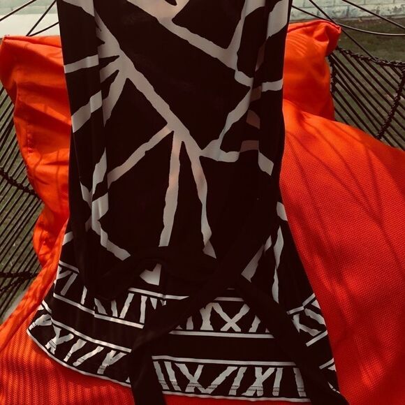 AGB black and white Belted top.Size S - Picture 4 of 6